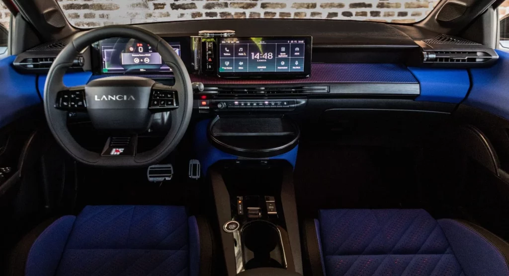 El mítico l'Elefantino Rosso vuelve a brillar en los Lancia Ypsilon más deportivos 31 Motor16 2025 Lancia Ypsilon HF 5 Motor16