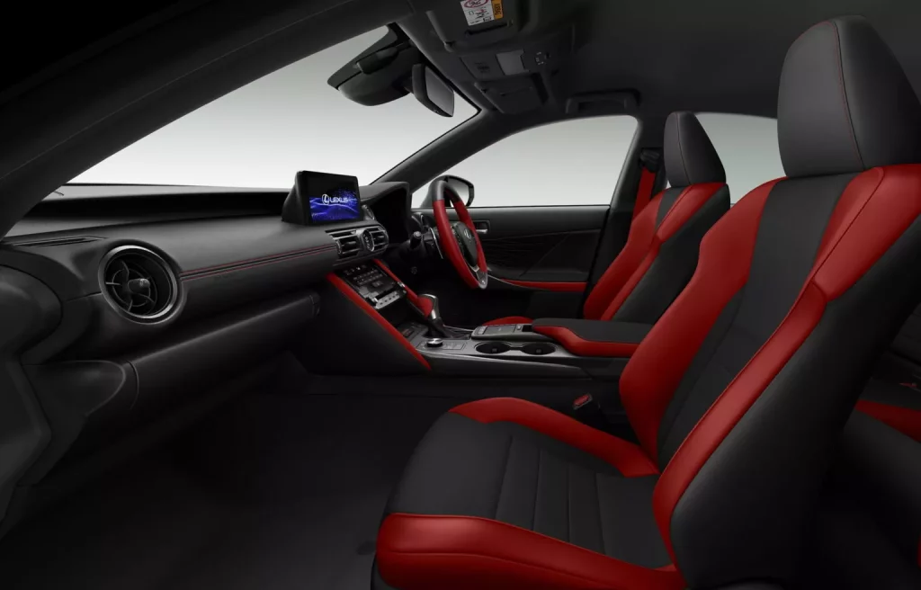 El Lexus IS se despide de un motor de leyenda con este Climax Edition 2 Motor16 2025 Lexus IS 500 Climax Edition. Imagen interior.