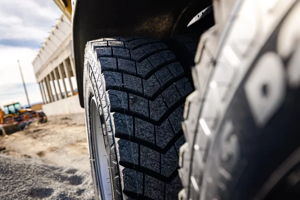 Michelin X Works Z2 y X Works D2: Los detalles de los neumáticos más impresionantes para los camiones 1 Motor16 2025 Michelin X Works. Neumático camiones. Imagen detalle.