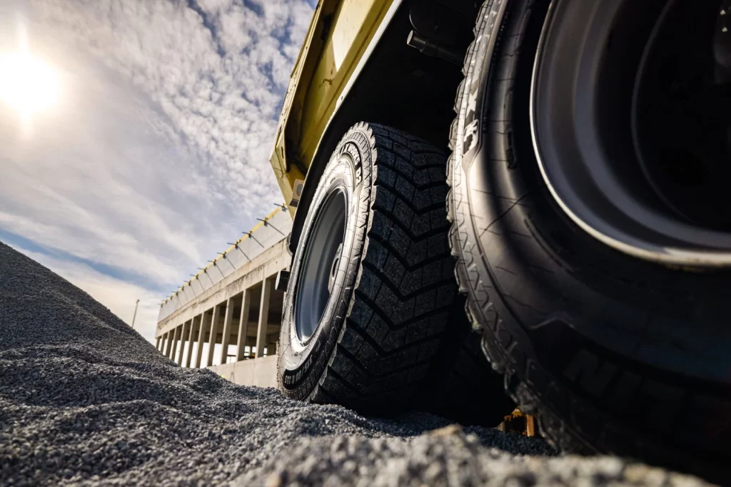 Michelin X Works Z2 y X Works D2: Los detalles de los neumáticos más impresionantes para los camiones 19 Motor16 2025 Michelin x Works camiones 21 Motor16