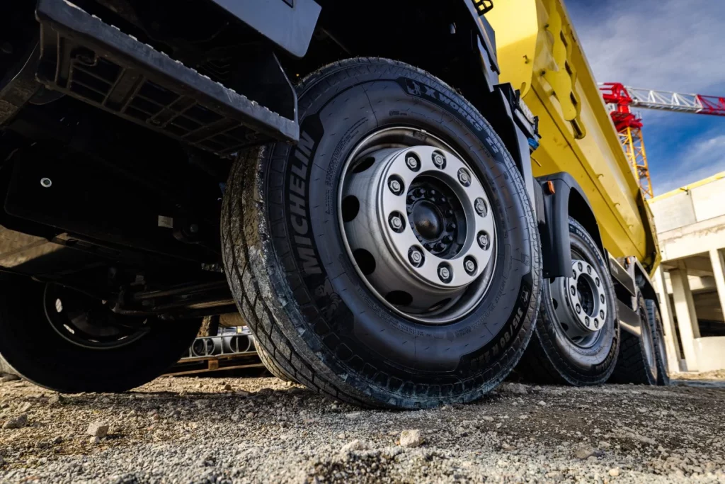 Michelin X Works Z2 y X Works D2: Los detalles de los neumáticos más impresionantes para los camiones 20 Motor16 2025 Michelin x Works camiones 22 Motor16