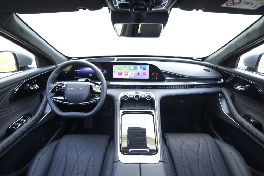 Omoda 9 SHS: Conducimos el SUV PHEV que viene de China para atemorizar a sus rivales premium 1 Motor16 2025 Omoda 9 SHS. Al Volante. Imagen salpicadero.