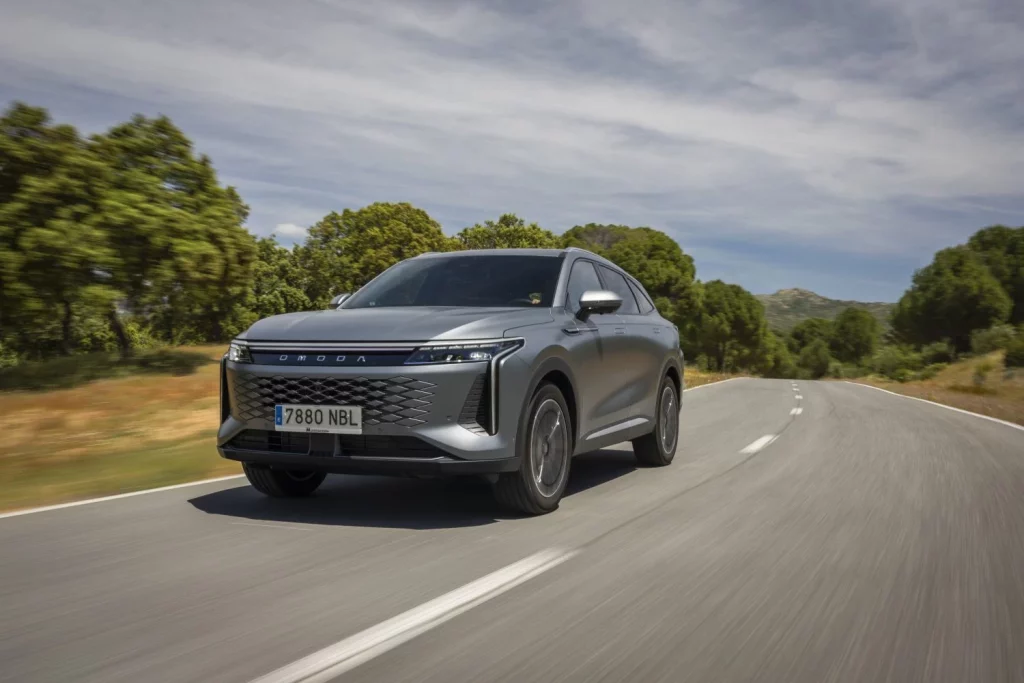 Omoda 9 SHS: Conducimos el SUV PHEV que viene de China para atemorizar a sus rivales premium 3 Motor16 2025 Omoda 9 SHS. Al Volante. Imagen movimiento.