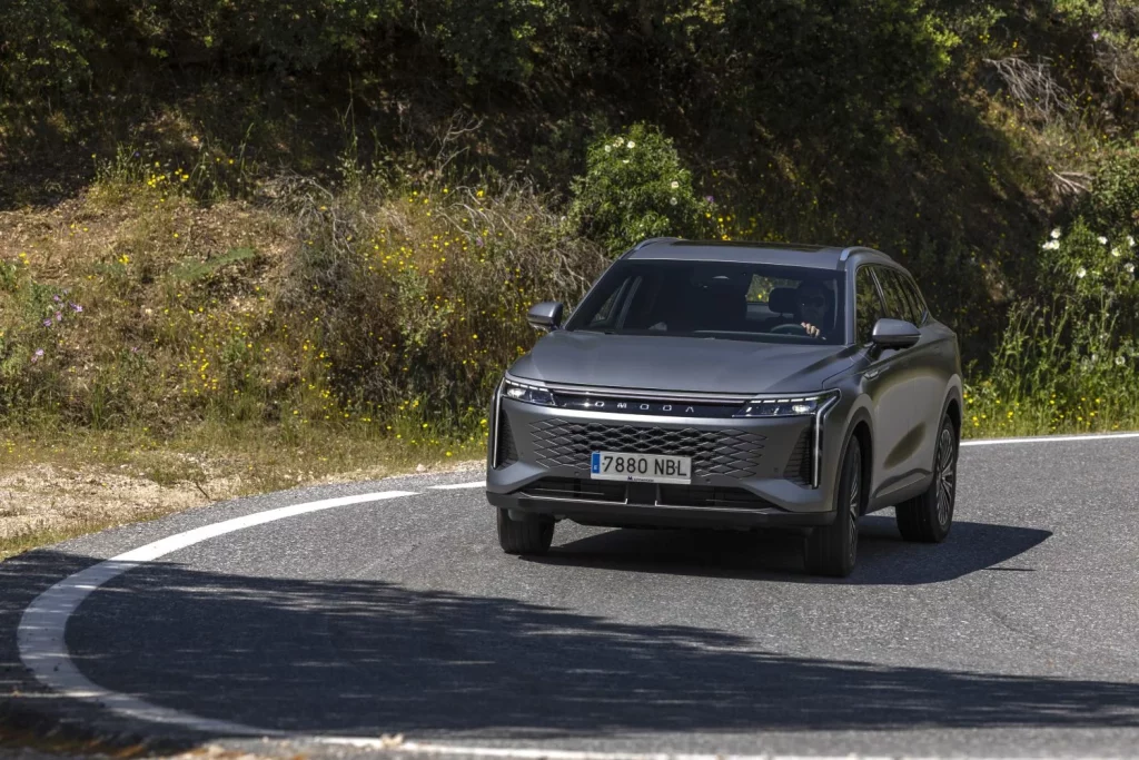 Omoda 9 SHS: Conducimos el SUV PHEV que viene de China para atemorizar a sus rivales premium 36 Motor16 2025 Omoda 9 SHS Al Volante 38 Motor16