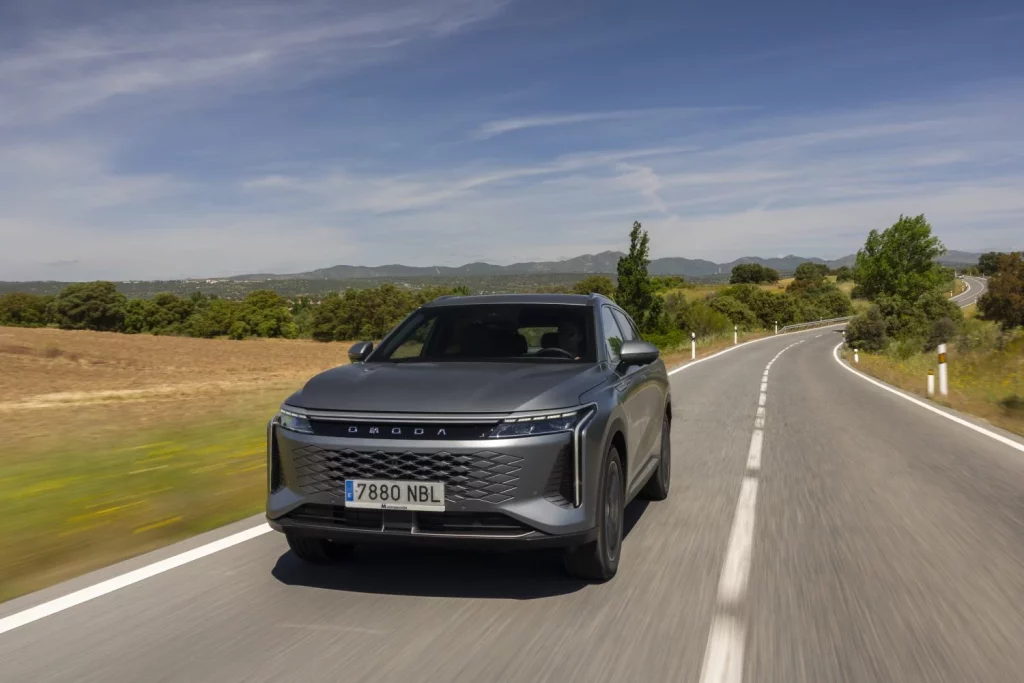 Omoda 9 SHS: Conducimos el SUV PHEV que viene de China para atemorizar a sus rivales premium 39 Motor16 2025 Omoda 9 SHS Al Volante 41 Motor16