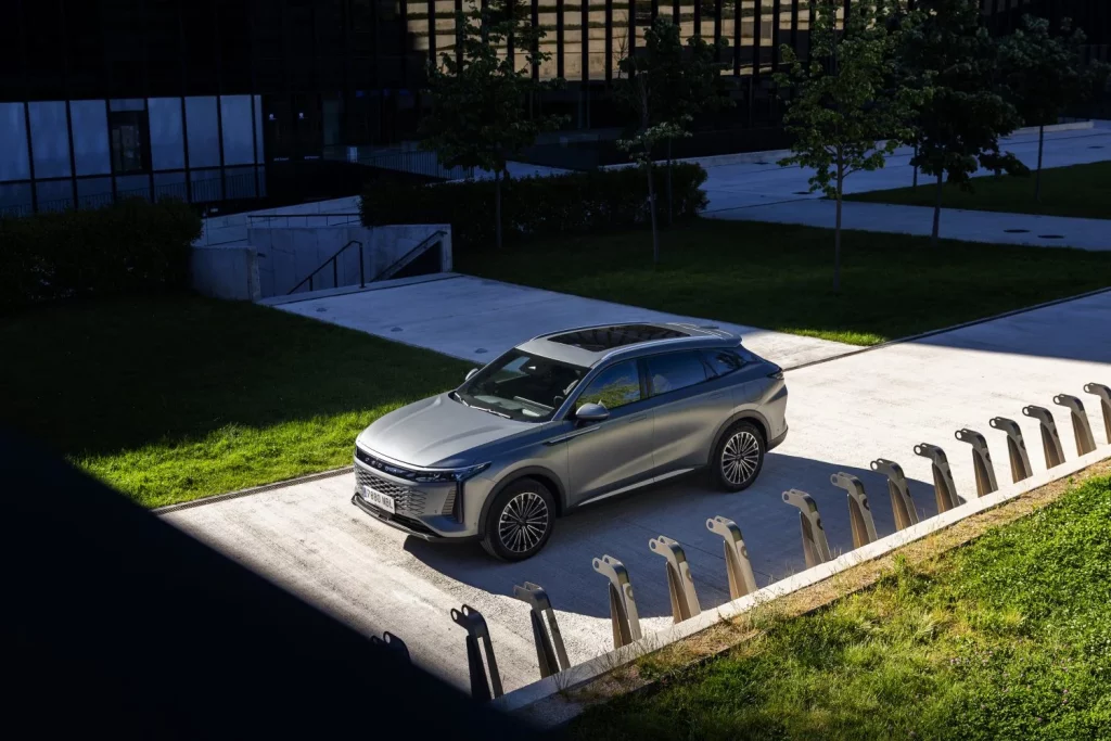 Omoda 9 SHS: Conducimos el SUV PHEV que viene de China para atemorizar a sus rivales premium 12 Motor16 2025 Omoda 9 SHS Al Volante 46 Motor16