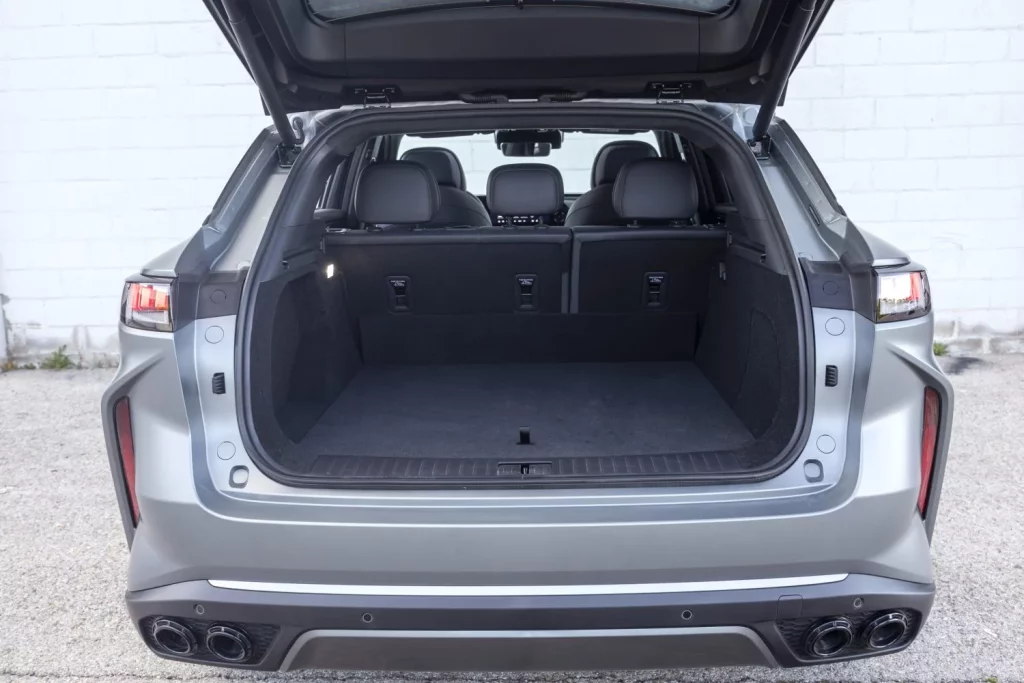 Omoda 9 SHS: Conducimos el SUV PHEV que viene de China para atemorizar a sus rivales premium 2 Motor16 2025 Omoda 9 SHS. Al Volante. Imagen maletero.