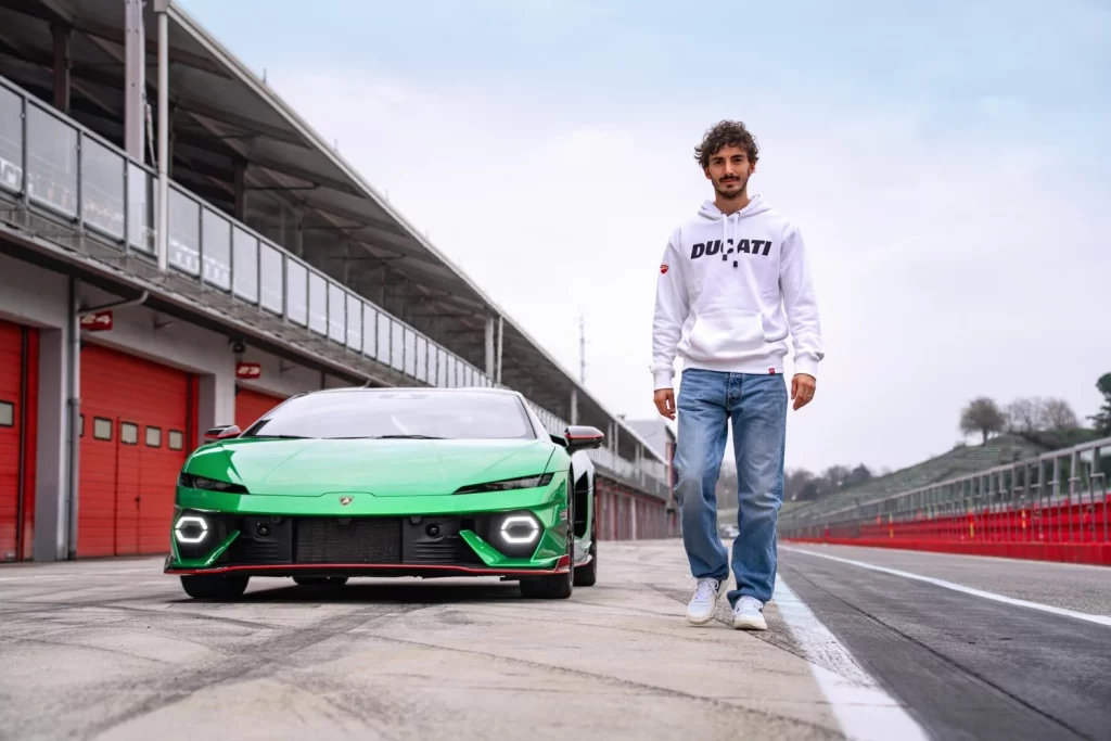Pecco Bagnaia exprime los 920 CV de la mecánica PHEV del Lamborghini Temerario 5 Motor16 2025 Pecco Bagnaia. Lamborghini Temerario. Imagen portada.