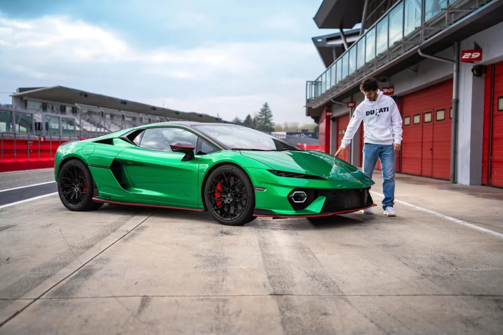 Pecco Bagnaia exprime los 920 CV de la mecánica PHEV del Lamborghini Temerario 6 Motor16 2025 Pecco Bagnaia Temerario 3 Motor16