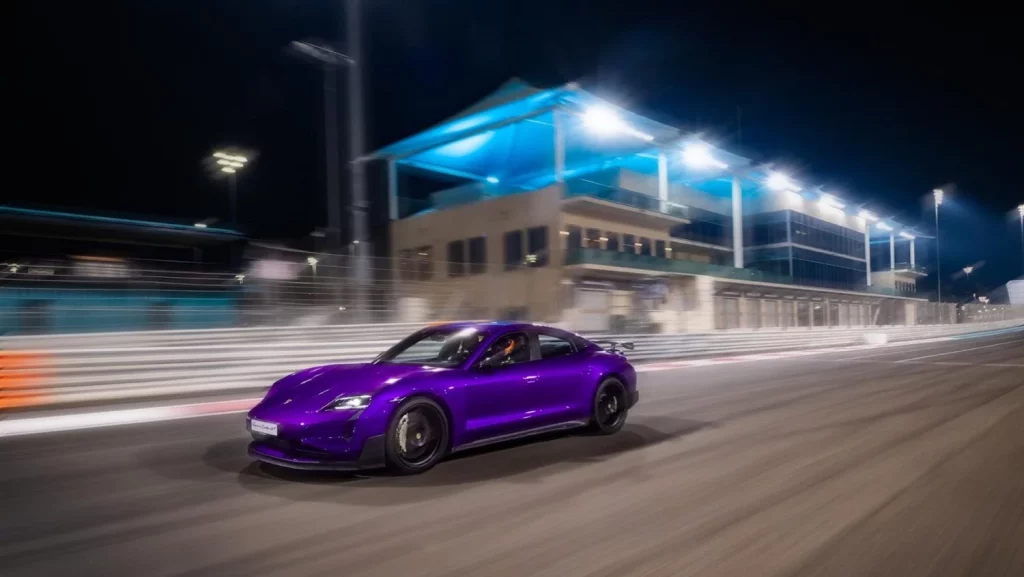 Los dos nuevos circuitos donde el Porsche Taycan Turbo GT ha dejado su impronta en forma de récord 2 Motor16 2025 Porsche Taycan Turbo GT. Nuevos récord. Imagen movimiento.