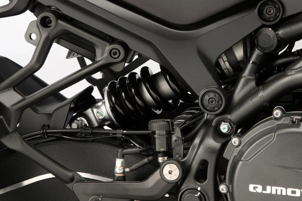 QJ Motor entra por la puerta grande en el segmento trail con sus SRT 900 32 Motor16 2025 QJ MOTOR SRT 900SX 3 Motor16