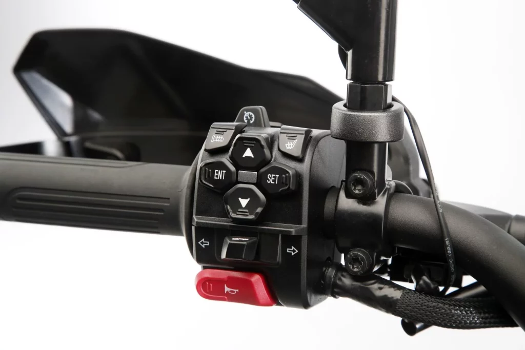 QJ Motor entra por la puerta grande en el segmento trail con sus SRT 900 36 Motor16 2025 QJ MOTOR SRT 900SX 7 Motor16