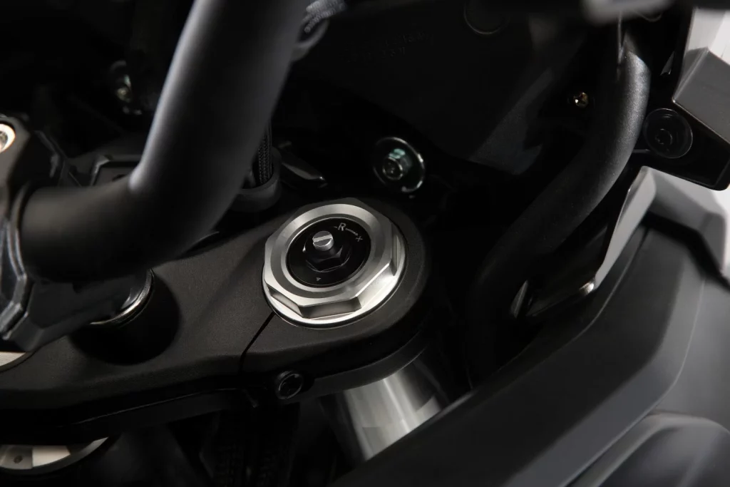 QJ Motor entra por la puerta grande en el segmento trail con sus SRT 900 37 Motor16 2025 QJ MOTOR SRT 900SX 8 Motor16