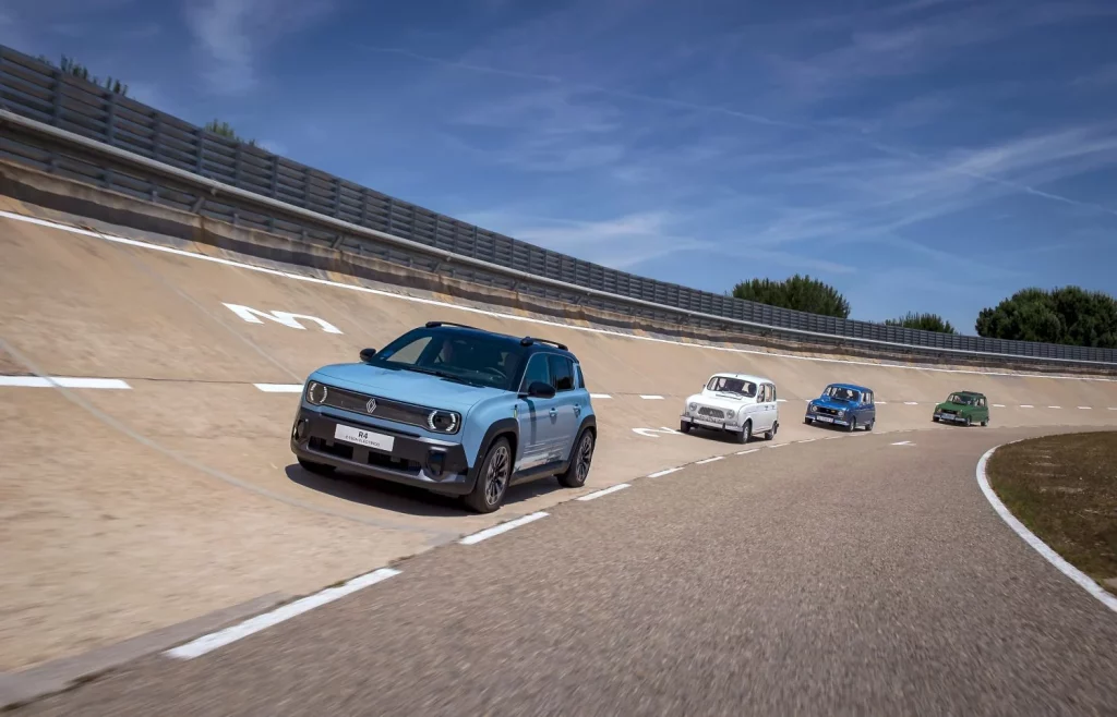 Renault presentó al nuevo 4 E-Tech su antepasado con 64 años en Valladolid 2 Motor16 2025 Renault 4 E-Tech. Valladolid. Imagen movimiento.