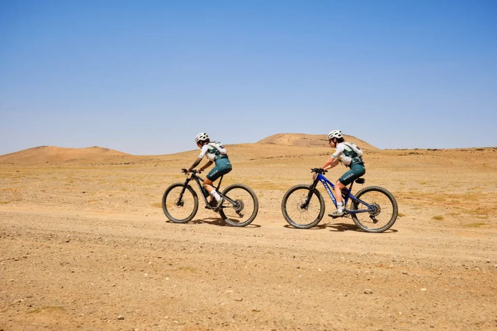 El paso del Škoda RACC HolaBICI por la Titan Desert Morocco en forma de documental 4 Motor16 2025 Skoda RACC Holabici Titan 1 Motor16