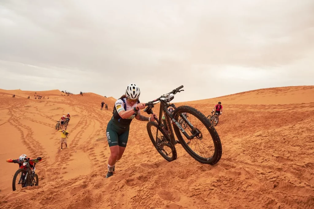 El paso del Škoda RACC HolaBICI por la Titan Desert Morocco en forma de documental 8 Motor16 2025 Skoda RACC Holabici Titan 6 Motor16