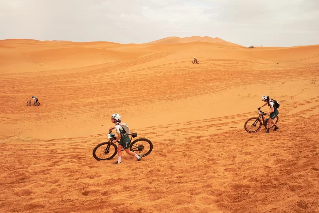 El paso del Škoda RACC HolaBICI por la Titan Desert Morocco en forma de documental 9 Motor16 2025 Skoda RACC Holabici Titan 8 Motor16