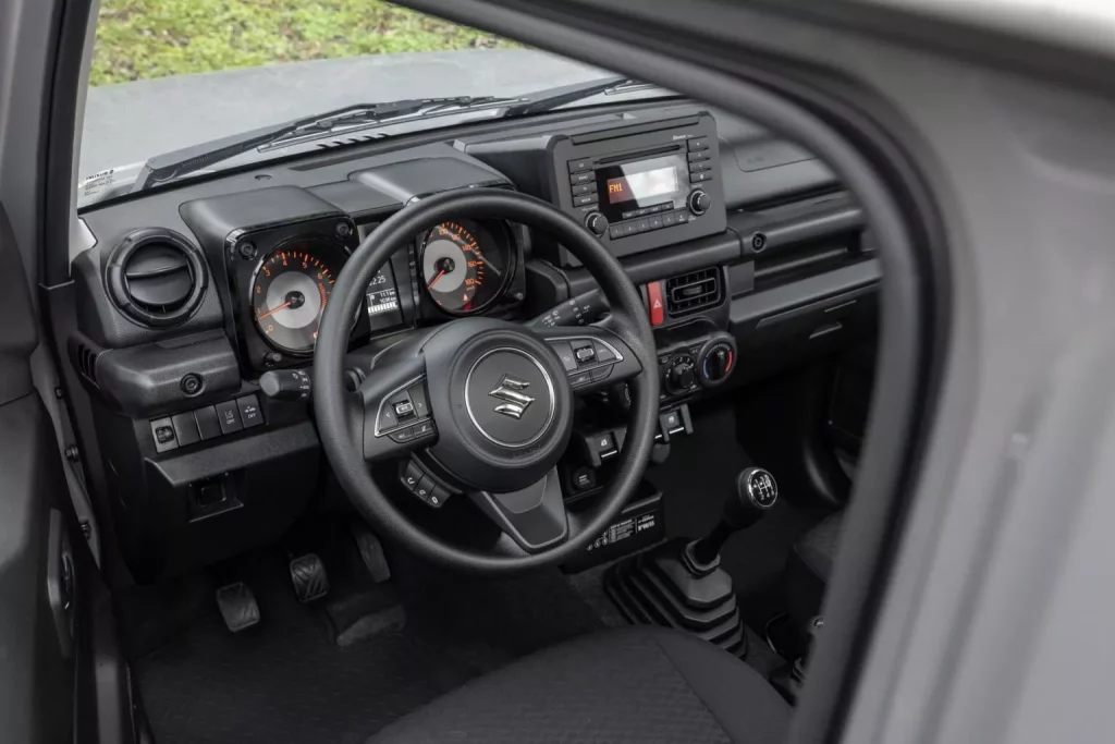 55 Anniversaire: El 'au revoir' del Suzuki Jimny en Francia 2 Motor16 2025 Suzuki Jimny 55 Anniversaire. Imagen interior.