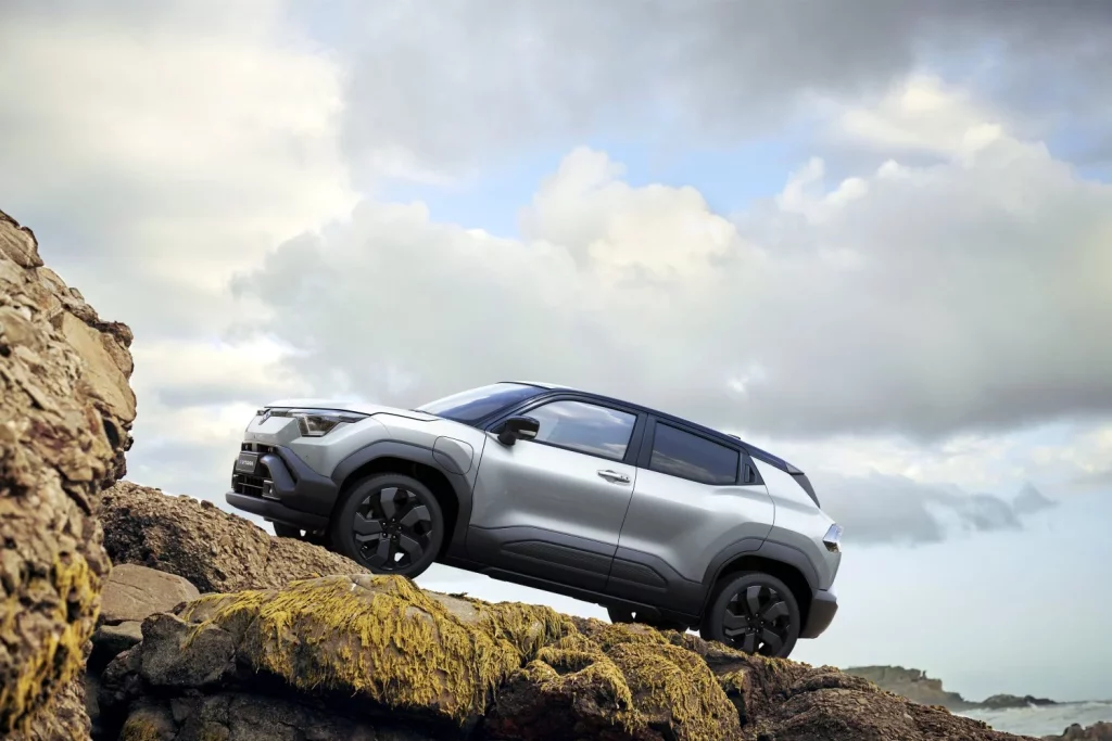 El Suzuki Vitara eléctrico ya tiene precio: Unos 3.000 euros más que el de gasolina 19 Motor16 2025 Suzuki Vitara Electrico 13 Motor16