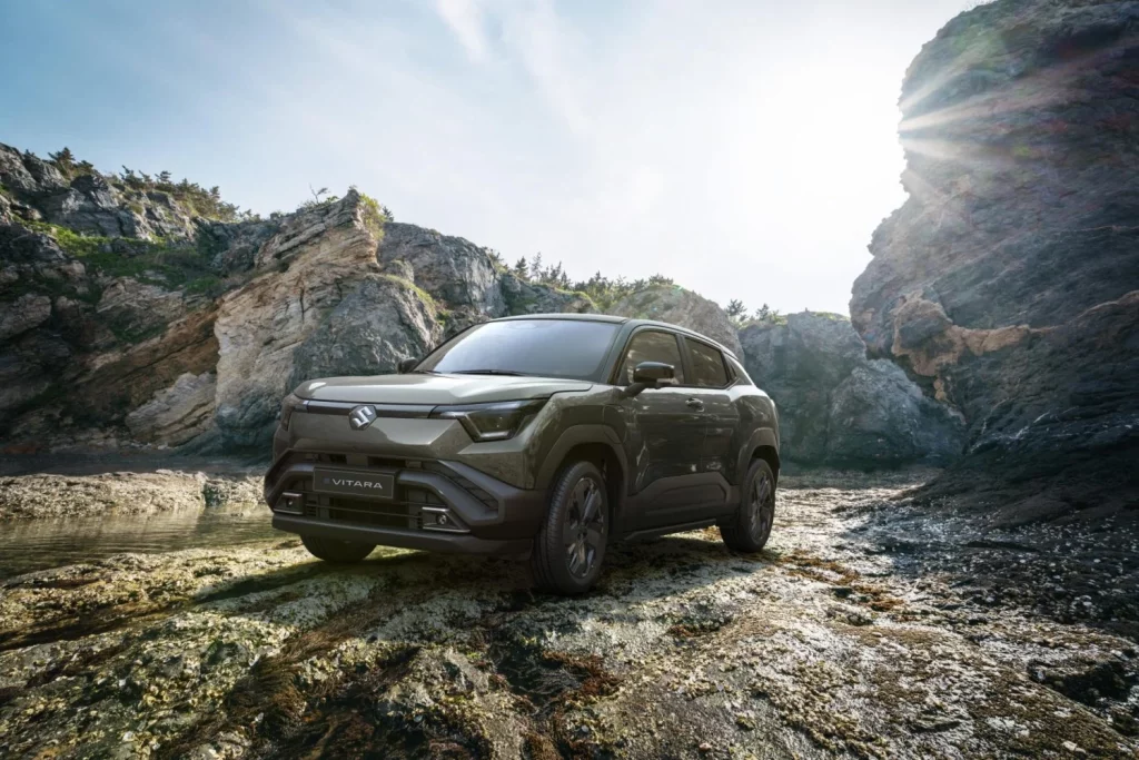 El Suzuki Vitara eléctrico ya tiene precio: Unos 3.000 euros más que el de gasolina 15 Motor16 2025 Suzuki Vitara Electrico 3 Motor16