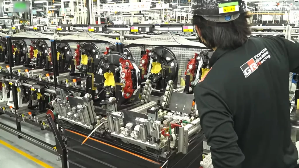 Se publica este vídeo de la fábrica de Toyota y llegan millones de solicitudes para trabajar allí 3 Motor16 2025 Toyota Gazoo Racing Fabrica Tour 7 Motor16