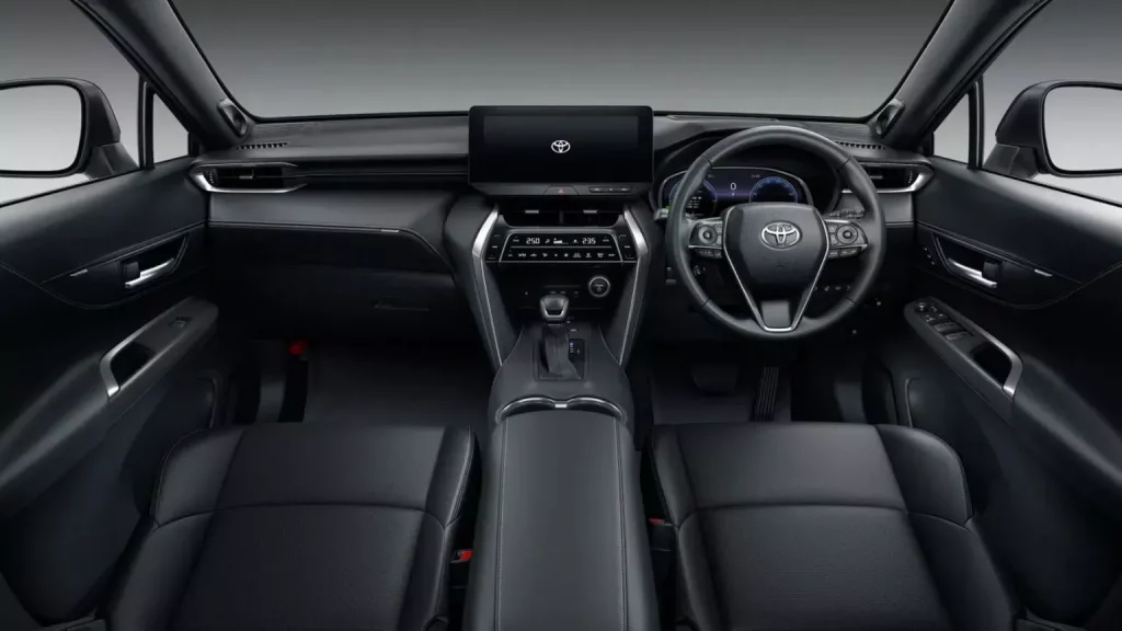 Toyota Harrier: El RAV4 más deportivo se pone de nuevo en forma 2 Motor16 2025 Toyota Harrier. Imagen interior.