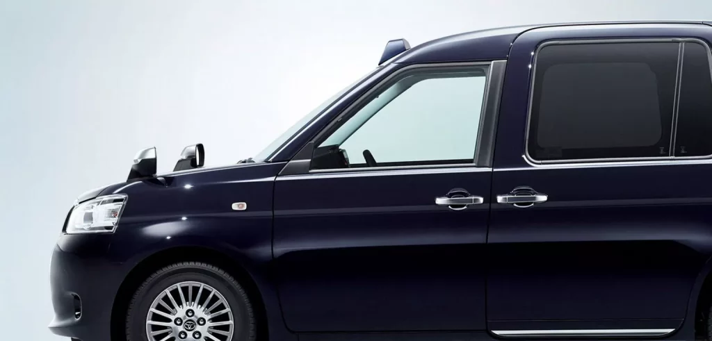 El taxi que Toyota fabrica en exclusiva para Japón se pone a tono con una controvertida mecánica híbrida 14 Motor16 2025 Toyota JPN Taxi 10 Motor16