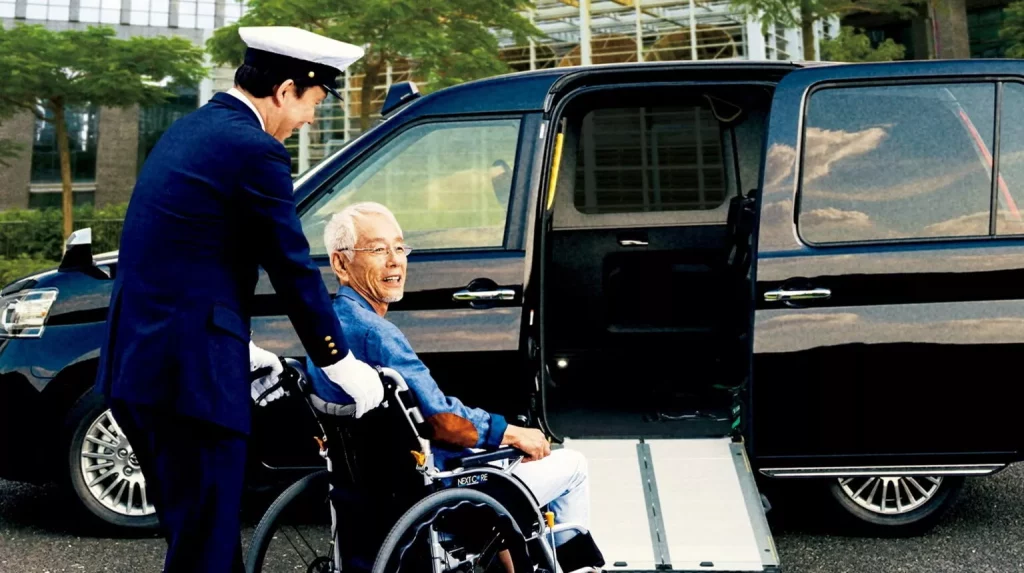 El taxi que Toyota fabrica en exclusiva para Japón se pone a tono con una controvertida mecánica híbrida 11 Motor16 2025 Toyota JPN Taxi 15 Motor16