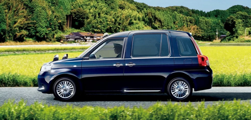 El taxi que Toyota fabrica en exclusiva para Japón se pone a tono con una controvertida mecánica híbrida 10 Motor16 2025 Toyota JPN Taxi 4 Motor16