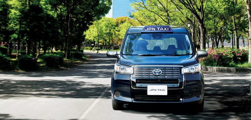 El taxi que Toyota fabrica en exclusiva para Japón se pone a tono con una controvertida mecánica híbrida 8 Motor16 2025 Toyota JPN Taxi 5 Motor16