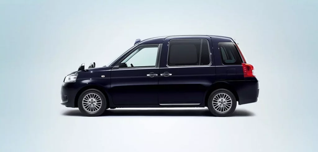 El taxi que Toyota fabrica en exclusiva para Japón se pone a tono con una controvertida mecánica híbrida 6 Motor16 2025 Toyota JPN Taxi 8 Motor16