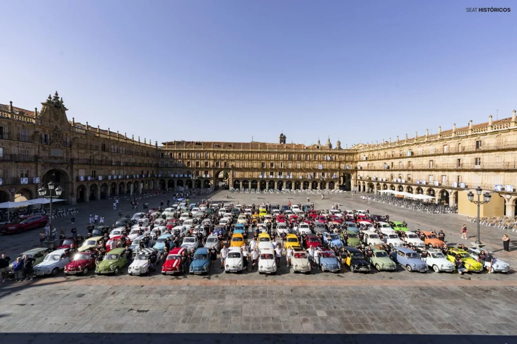 TraveSEAT: El evento donde cientos de SEAT 600 invaden las carreteras 1 Motor16 2025 TraveSEAT. SEAT 600. Imagen Salamanca.