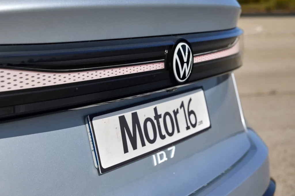 Probamos el Volkswagen ID.7 Pro Más, un eléctrico para hacerte olvidar mitos 18 Motor16 2025 Volkswagen id 7 prueba 16 Motor16