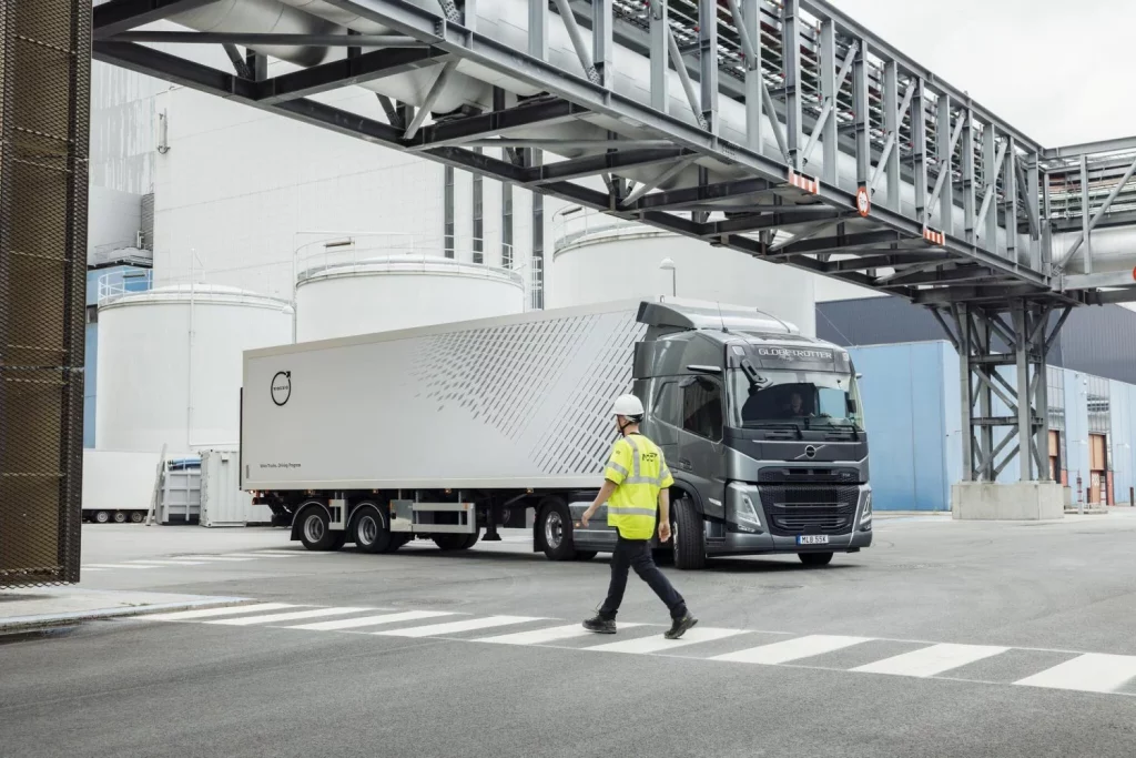 El sistema de dirección más sofisticado del mundo lo usa un Volvo... Pero no tiene cuatro ruedas 2 Motor16 2025 Volvo Trucks. Sistema de dirección. Imagen.