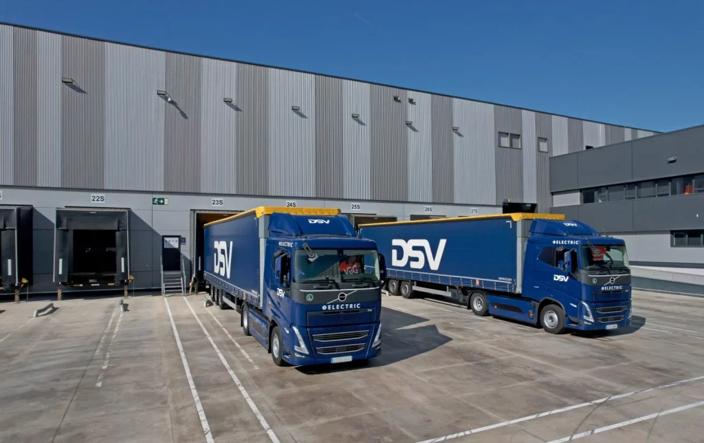 La compañía de logística que tiene sus primeros Volvo FH con etiqueta '0 emisiones' 2 Motor16 2025 Volvo Trucks. DSV. Imagen Volvo FH Electric.