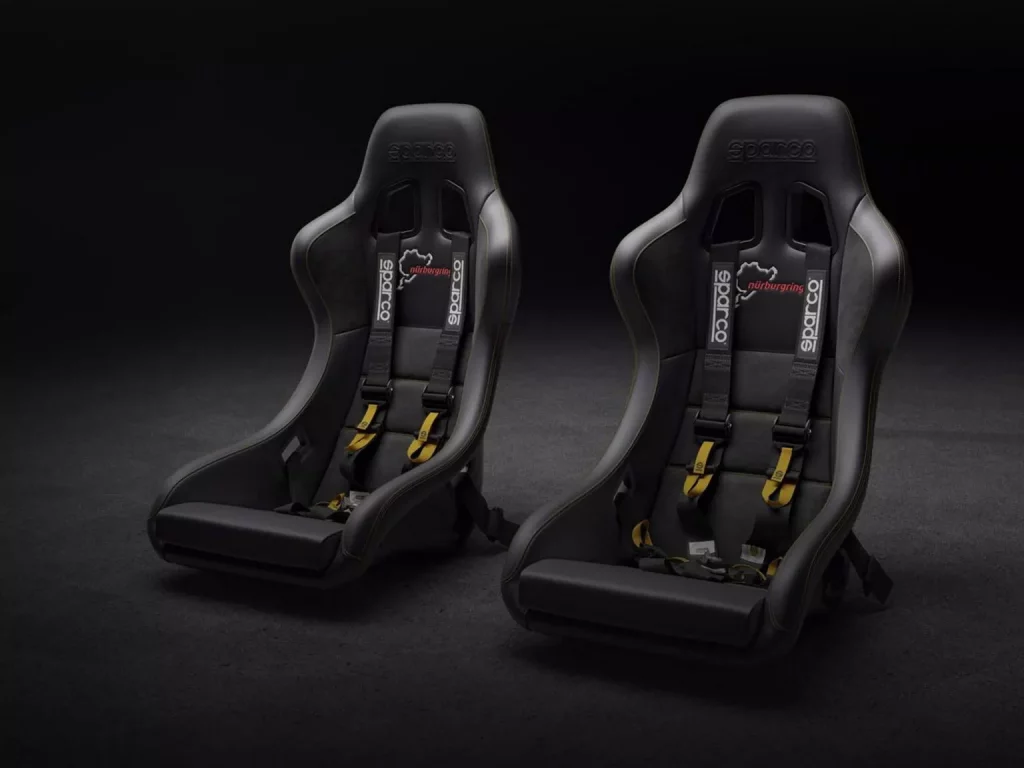 Como el Xiaomi SU7 Ultra no era suficiente, se marcan esta locura 3 Motor16 2025 Xiaomi SU7 Ultra Nürburgring. Imagen asientos.