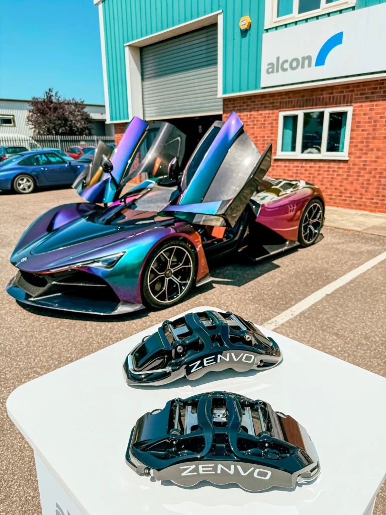 Zenvo Aurora: Así son los frenos de un bólido con 1.850 CV y capaz de alcanzar 450 km/h 8 Motor16 2025 Zenvo Aurora frenos 4 Motor16