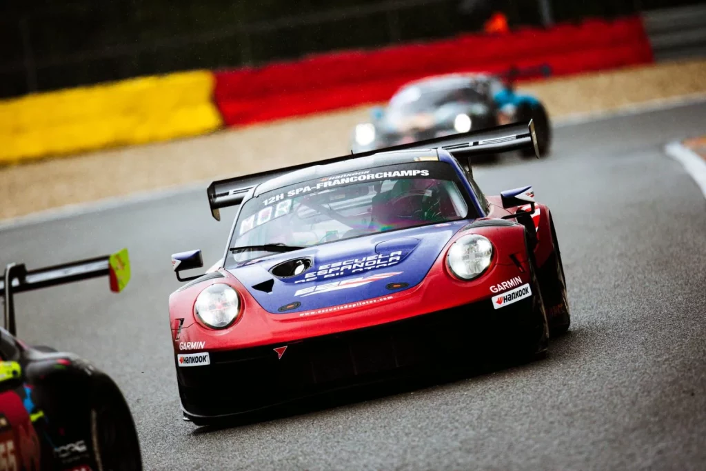 Los bólidos creados para disputar la Copa Racer Confortauto 2 Motor16 2025 Copa Racer Confortauto. Porsche. Imagen portada.