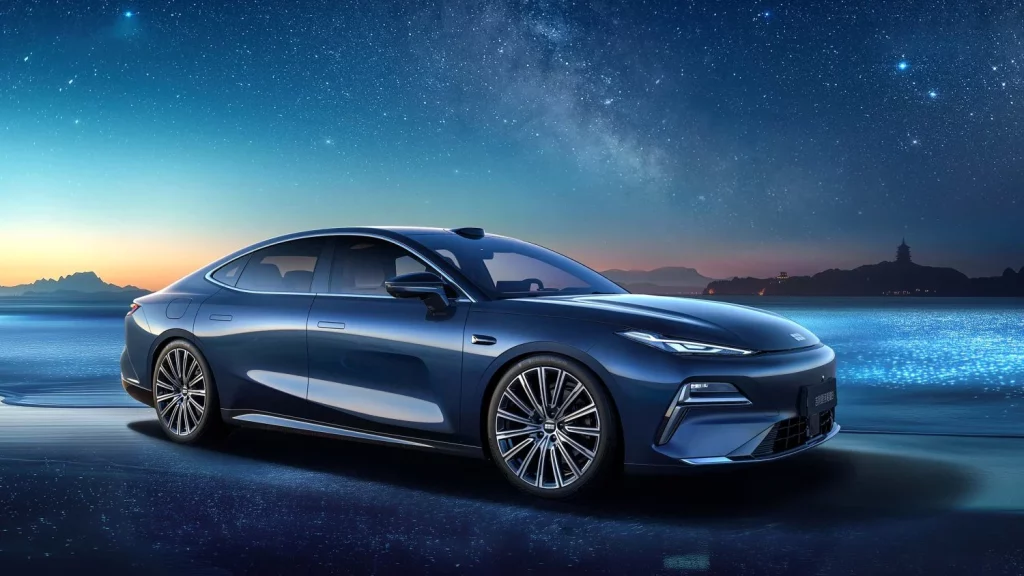 Geely Galaxy Star 8: El PHEV que nada envidia a un Serie 5 tiene precio de Sandero 8 Motor16 2025 geely galaxy star 8 1 Motor16
