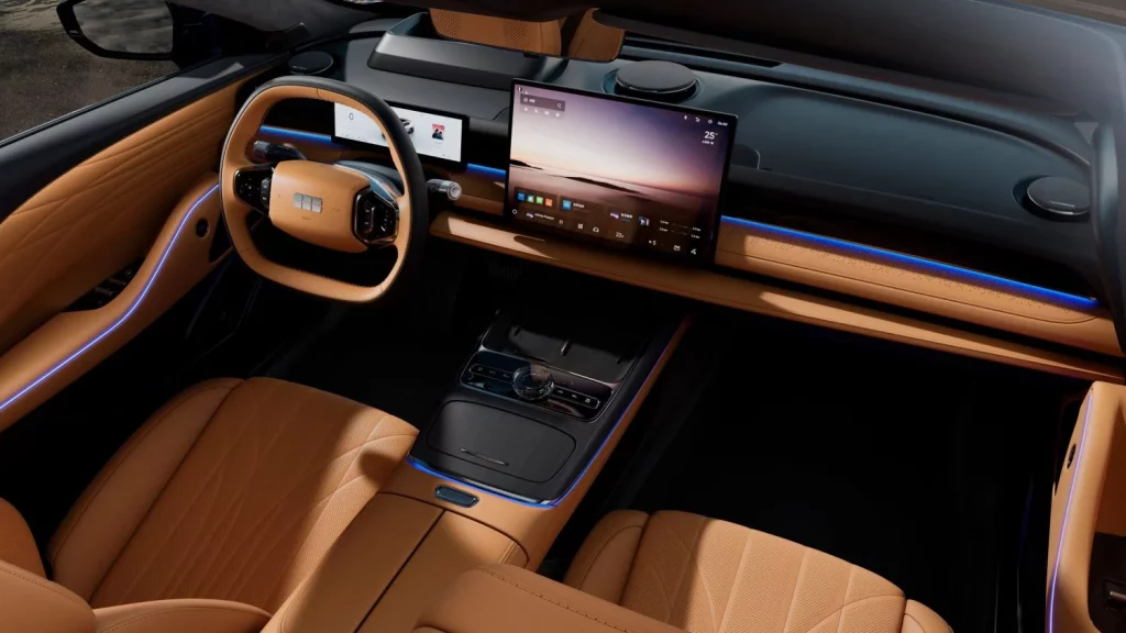 Geely Galaxy Star 8: El PHEV que nada envidia a un Serie 5 tiene precio de Sandero 20 Motor16 2025 geely galaxy star 8 11 Motor16
