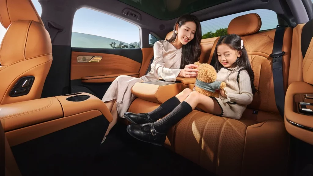 Geely Galaxy Star 8: El PHEV que nada envidia a un Serie 5 tiene precio de Sandero 22 Motor16 2025 geely galaxy star 8 18 Motor16