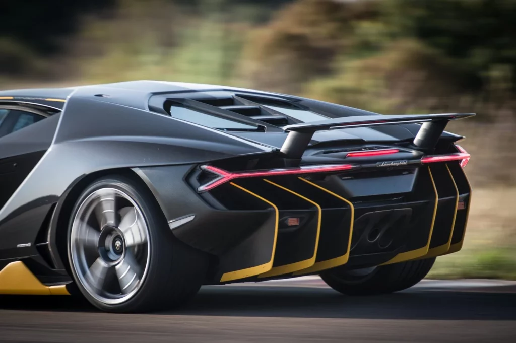 Del Reventón al Countach LPI 800-4: Lamborghini repasa la historia de sus one-off antes de su última sorpresa 11 Motor16 2025 lamborghini fotos one off 2 Motor16
