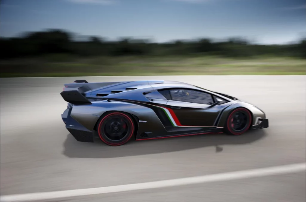 Del Reventón al Countach LPI 800-4: Lamborghini repasa la historia de sus one-off antes de su última sorpresa 3 Motor16 2025 Lamborghini Veneno. Imagen.
