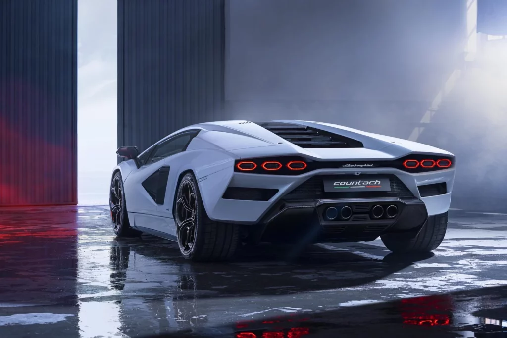 Del Reventón al Countach LPI 800-4: Lamborghini repasa la historia de sus one-off antes de su última sorpresa 38 Motor16 2025 lamborghini fotos one off 33 Motor16