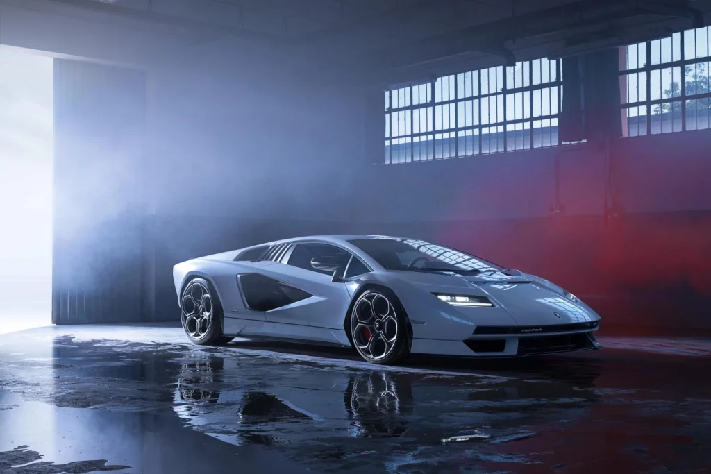 Del Reventón al Countach LPI 800-4: Lamborghini repasa la historia de sus one-off antes de su última sorpresa 6 Motor16 2025 Lamborghini Countach. Imagen.