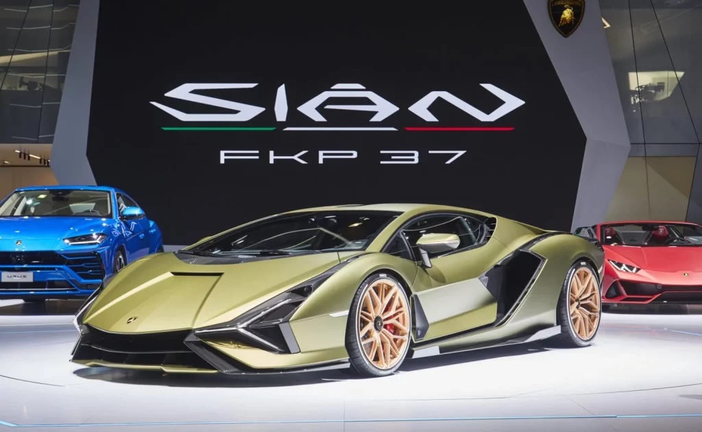 Del Reventón al Countach LPI 800-4: Lamborghini repasa la historia de sus one-off antes de su última sorpresa 5 Motor16 2025 Lamborghini Sian. Imagen.