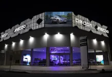 OMODA & JAECOO adelantan a Tesla y pondrán a sus robots humanoides a vender coches en sus concesionarios