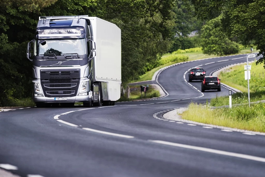 Los tres gigantes que se unen para potenciar la seguridad vial en el transporte por carretera 4 Motor16 2025 seguridad vial carretera carglass 5 Motor16