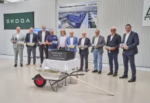 Skoda pone la primera piedra de un taller de pintura por el que pasarán 1.600 coches… cada día