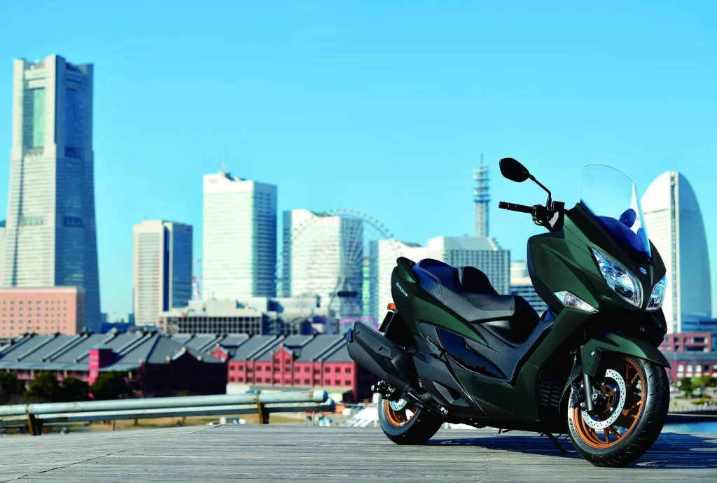 2025 Suzuki Burgman 400. Imagen exterior.